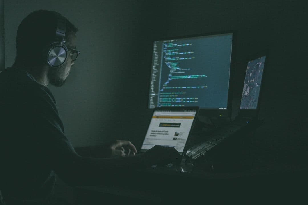 Getting the instance of a system service without an application context in Android